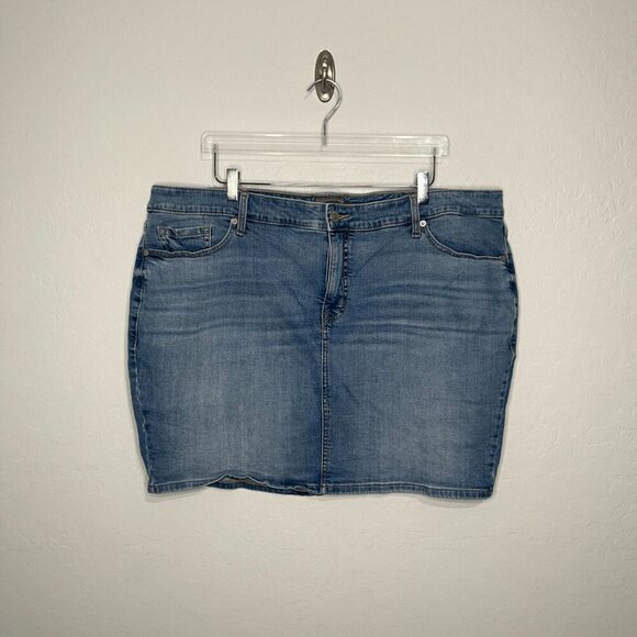 Torrid Mini Vintage Stretch Denim Skirt Size 24 #28 - Picture 3 of 6